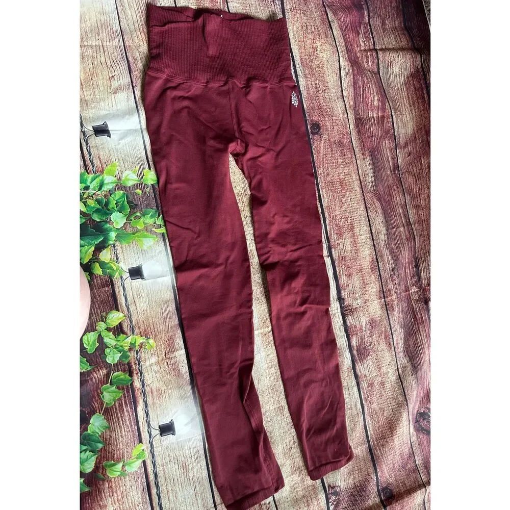 Free People Movement Good Karma Leggings in Red Burgundy Size xs/s